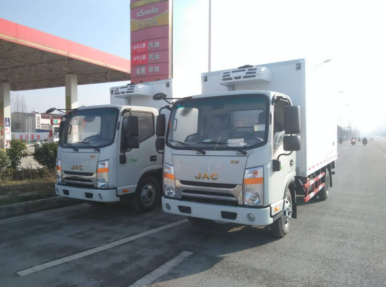 貴州遵義王總江淮帥鈴2臺(tái)冷藏車(chē)順利落戶